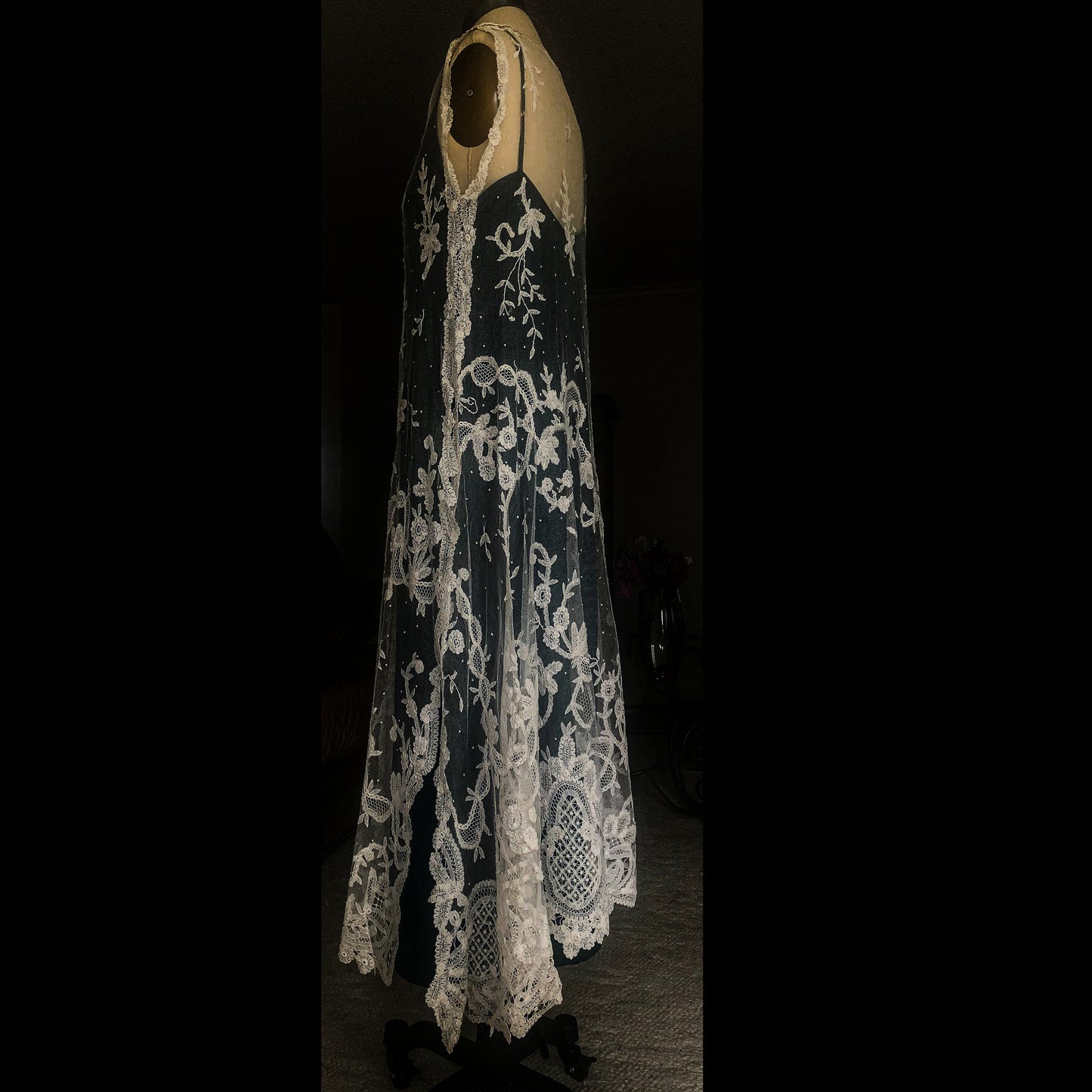 Square - Black lace front