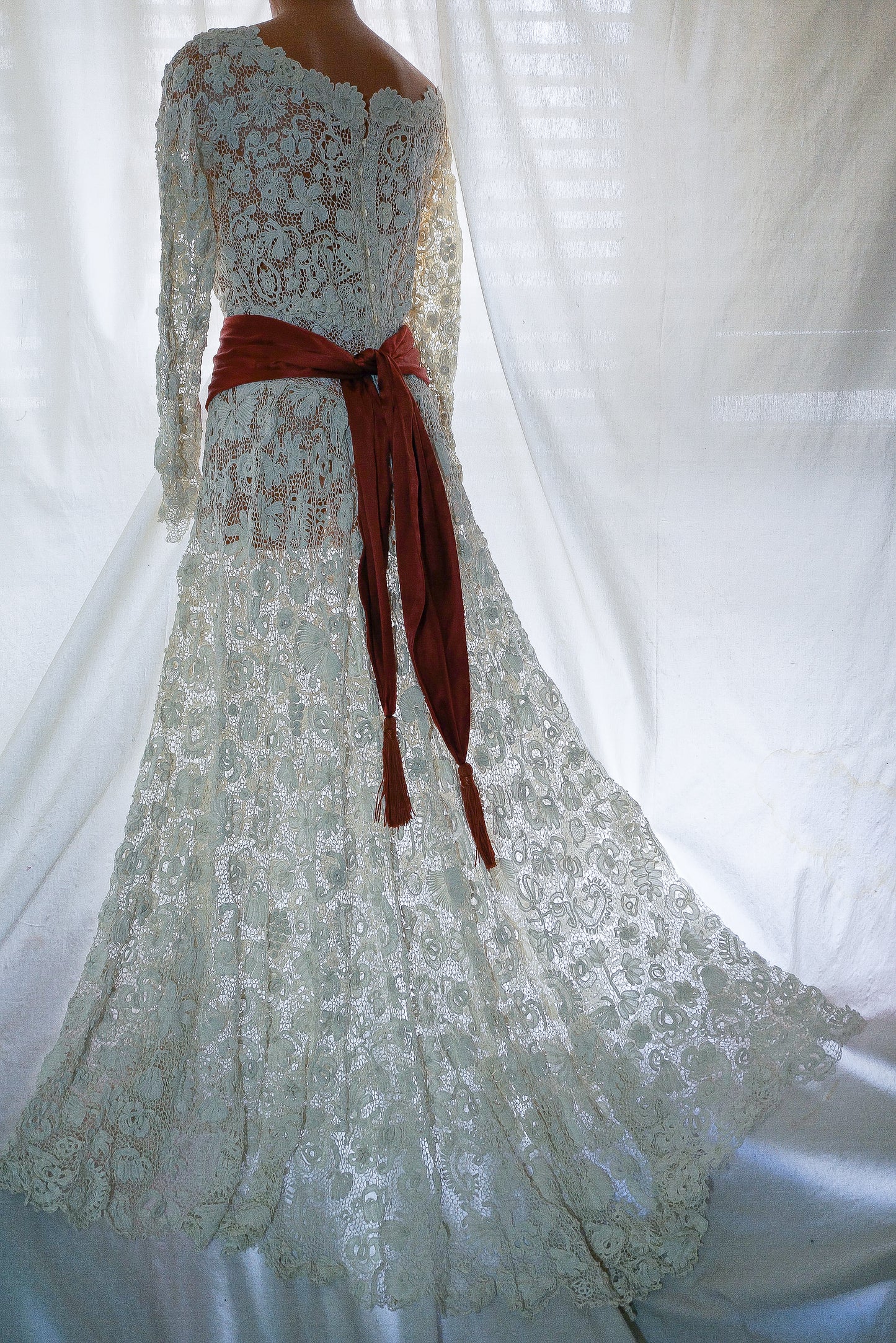 Original - white red shash front