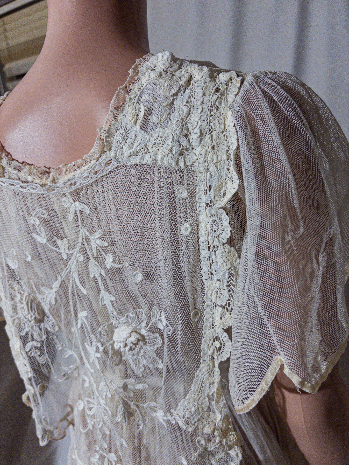 Make it yours! Antique Edwardian 1900s cotton tulle lace wedding dress