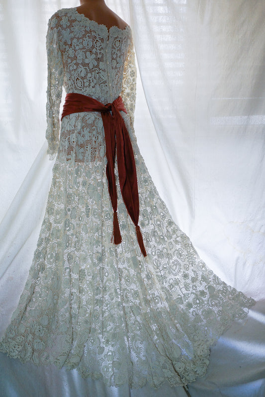 Original - white red shash front