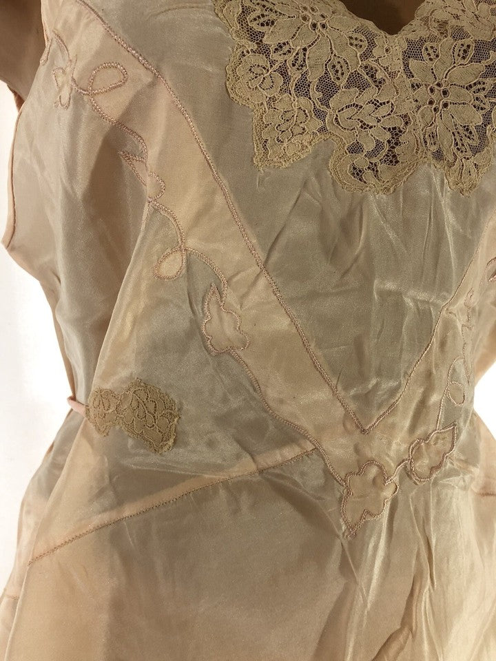 Antique 1930s Pajamas in peach silk and lace old/new M-L