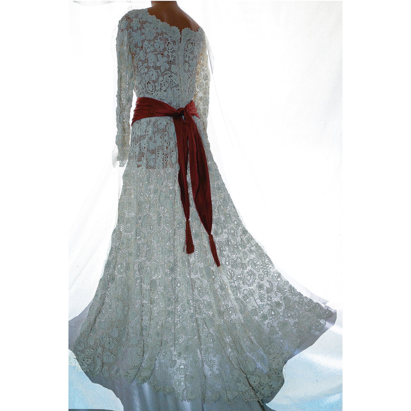 Square - white red sash frontg